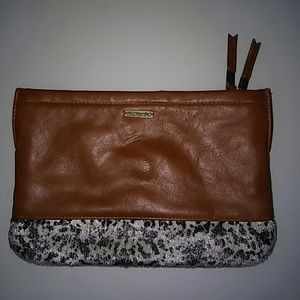 Billabong clutch